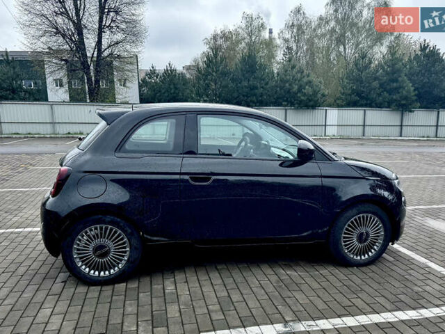 Черный Фиат 500e, объемом двигателя 0 л и пробегом 14 тыс. км за 16499 $, фото 8 на Automoto.ua