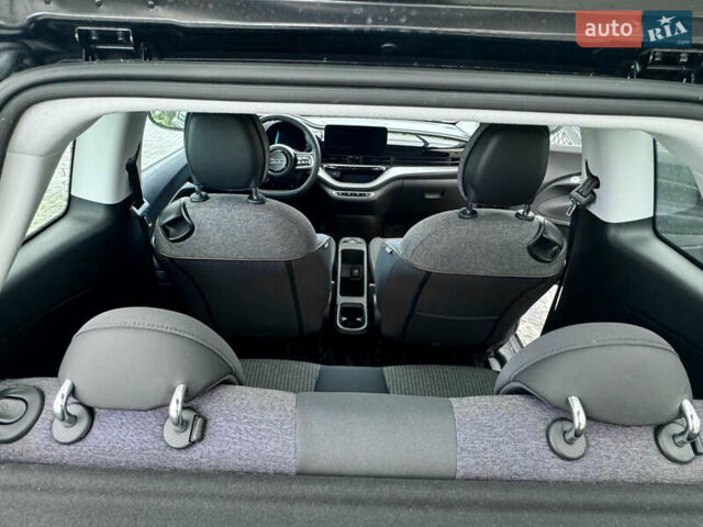 Черный Фиат 500e, объемом двигателя 0 л и пробегом 14 тыс. км за 16499 $, фото 41 на Automoto.ua