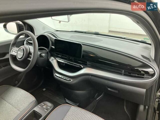 Черный Фиат 500e, объемом двигателя 0 л и пробегом 14 тыс. км за 16499 $, фото 33 на Automoto.ua