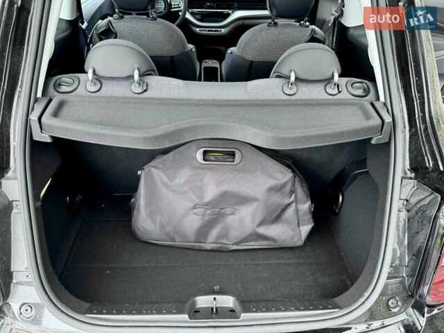 Черный Фиат 500e, объемом двигателя 0 л и пробегом 14 тыс. км за 16499 $, фото 42 на Automoto.ua