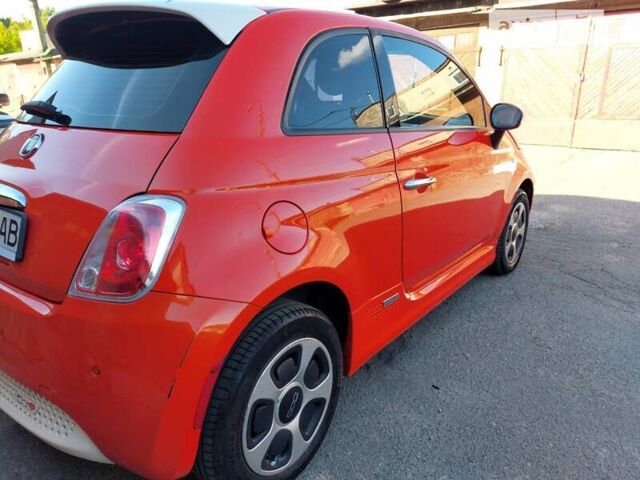 Красный Фиат 500e, объемом двигателя 0 л и пробегом 101 тыс. км за 5800 $, фото 2 на Automoto.ua