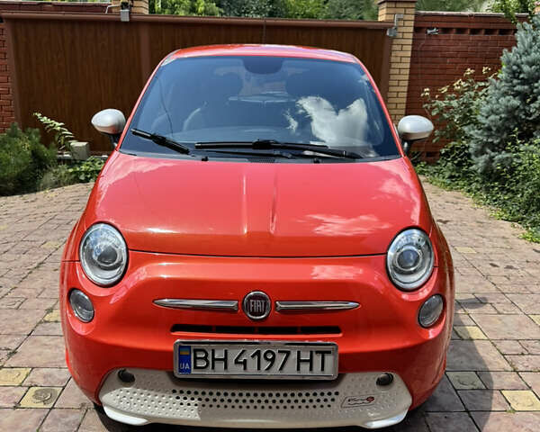 Красный Фиат 500e, объемом двигателя 0 л и пробегом 107 тыс. км за 6500 $, фото 6 на Automoto.ua