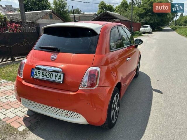 Красный Фиат 500e, объемом двигателя 0 л и пробегом 51 тыс. км за 8600 $, фото 7 на Automoto.ua