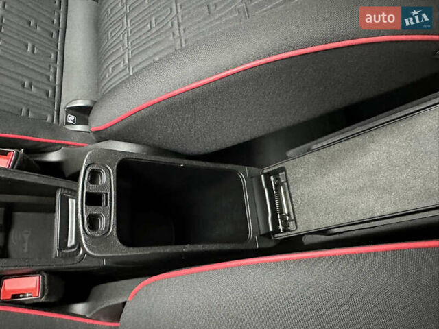 Красный Фиат 500e, объемом двигателя 0 л и пробегом 20 тыс. км за 15200 $, фото 43 на Automoto.ua