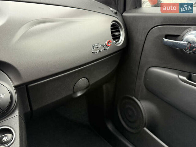 Серый Фиат 500e, объемом двигателя 0 л и пробегом 46 тыс. км за 6999 $, фото 45 на Automoto.ua