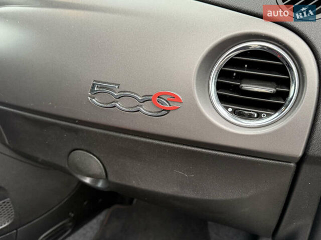 Серый Фиат 500e, объемом двигателя 0 л и пробегом 46 тыс. км за 6999 $, фото 31 на Automoto.ua