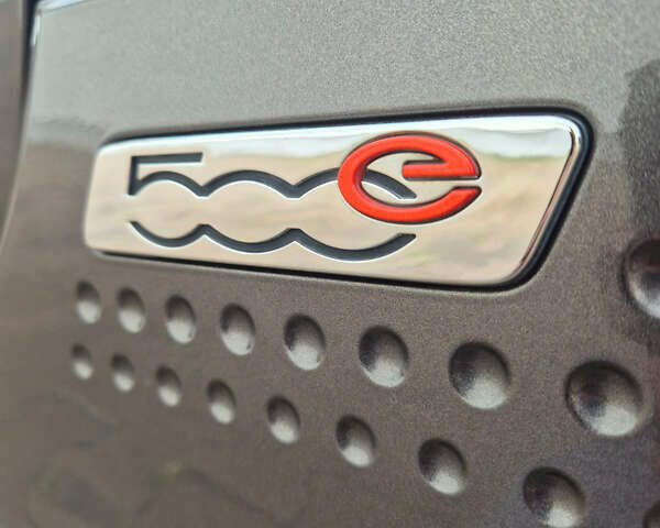 Серый Фиат 500e, объемом двигателя 0 л и пробегом 117 тыс. км за 6700 $, фото 20 на Automoto.ua