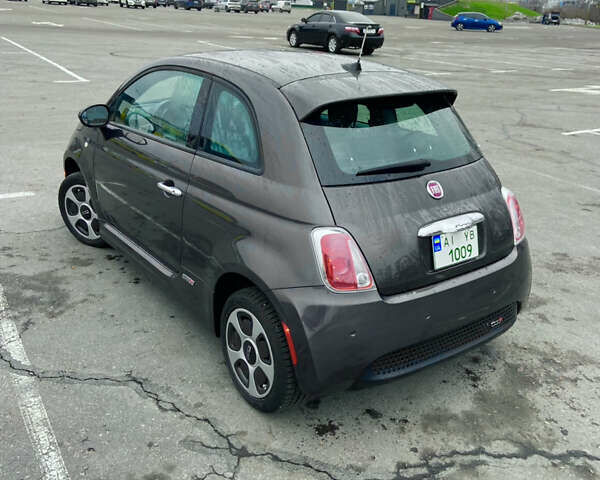 Серый Фиат 500e, объемом двигателя 0 л и пробегом 57 тыс. км за 8200 $, фото 5 на Automoto.ua