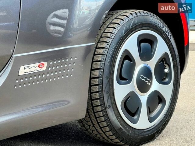 Серый Фиат 500e, объемом двигателя 0 л и пробегом 102 тыс. км за 6900 $, фото 16 на Automoto.ua