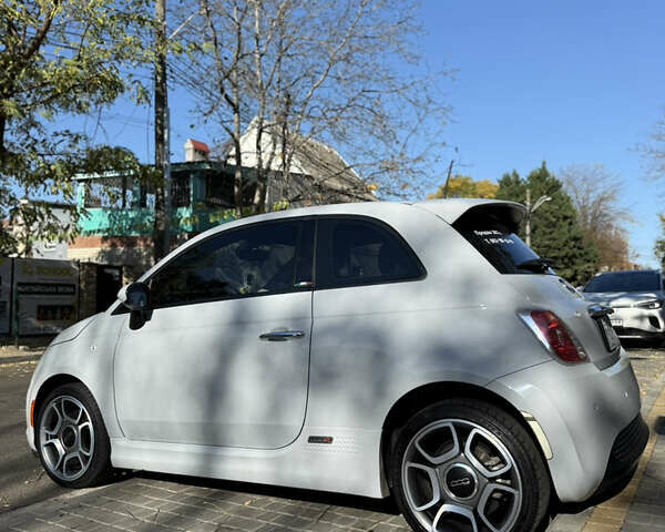 Серый Фиат 500e, объемом двигателя 0 л и пробегом 79 тыс. км за 9200 $, фото 5 на Automoto.ua