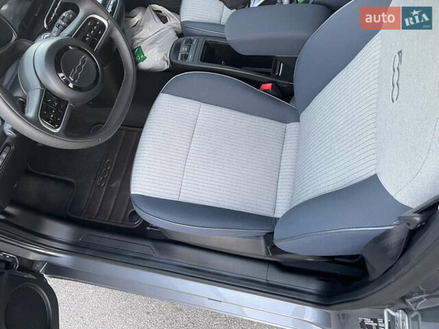 Сірий Фіат 500e, об'ємом двигуна 0 л та пробігом 34 тис. км за 14800 $, фото 12 на Automoto.ua