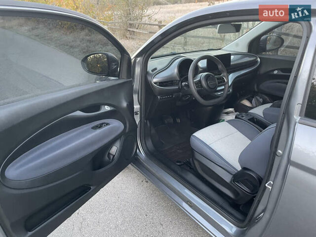 Сірий Фіат 500e, об'ємом двигуна 0 л та пробігом 34 тис. км за 14800 $, фото 10 на Automoto.ua