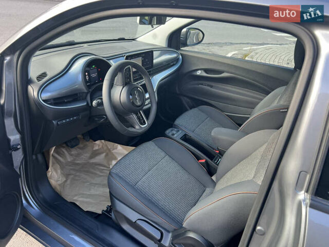 Серый Фиат 500e, объемом двигателя 0 л и пробегом 31 тыс. км за 12700 $, фото 11 на Automoto.ua