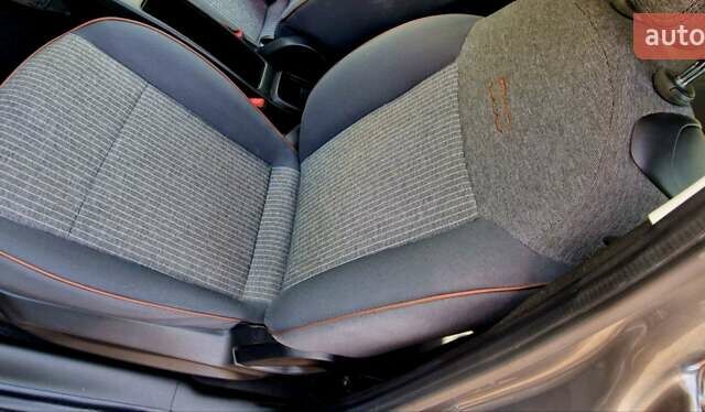 Серый Фиат 500e, объемом двигателя 0 л и пробегом 29 тыс. км за 13950 $, фото 13 на Automoto.ua