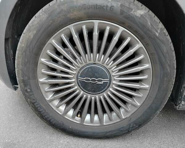 Серый Фиат 500e, объемом двигателя 0 л и пробегом 3 тыс. км за 12500 $, фото 16 на Automoto.ua