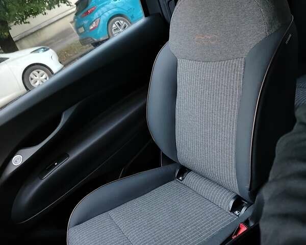 Серый Фиат 500e, объемом двигателя 0 л и пробегом 3 тыс. км за 12500 $, фото 19 на Automoto.ua