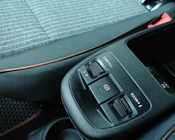 Серый Фиат 500e, объемом двигателя 0 л и пробегом 3 тыс. км за 12500 $, фото 21 на Automoto.ua