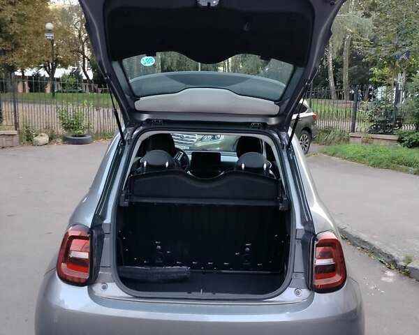 Серый Фиат 500e, объемом двигателя 0 л и пробегом 3 тыс. км за 12500 $, фото 17 на Automoto.ua