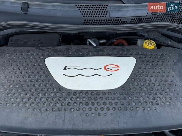 Синий Фиат 500e, объемом двигателя 0 л и пробегом 35 тыс. км за 8800 $, фото 3 на Automoto.ua