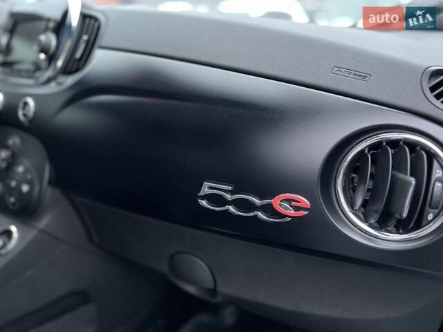 Синій Фіат 500e, об'ємом двигуна 0 л та пробігом 104 тис. км за 7700 $, фото 24 на Automoto.ua