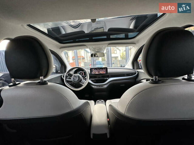 Синий Фиат 500e, объемом двигателя 0 л и пробегом 28 тыс. км за 14800 $, фото 21 на Automoto.ua