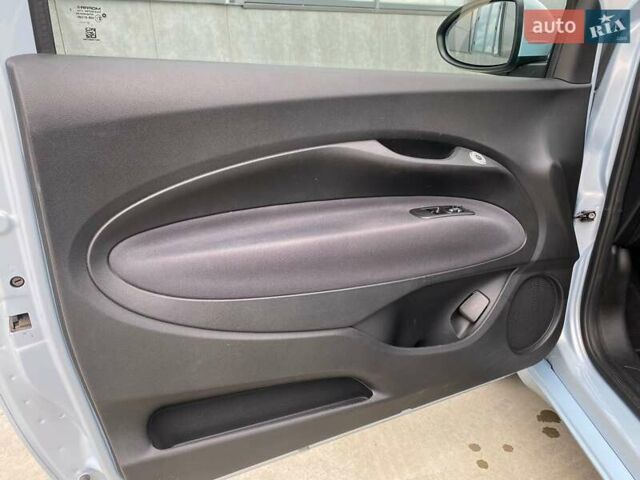 Синій Фіат 500e, об'ємом двигуна 0 л та пробігом 22 тис. км за 16500 $, фото 35 на Automoto.ua