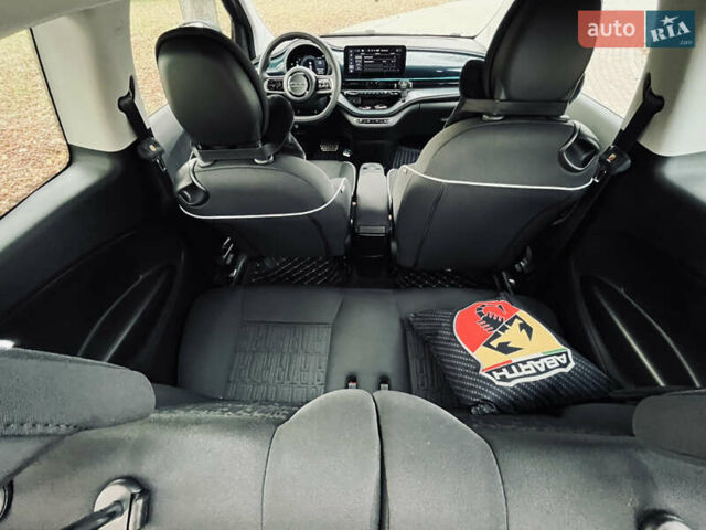 Синий Фиат 500e, объемом двигателя 0 л и пробегом 1 тыс. км за 19999 $, фото 27 на Automoto.ua