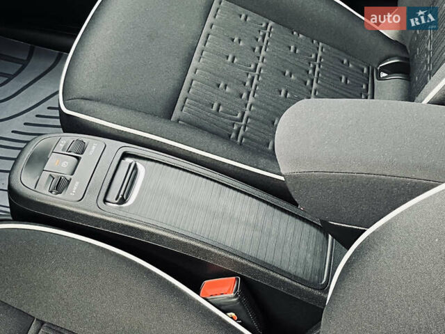 Синий Фиат 500e, объемом двигателя 0 л и пробегом 1 тыс. км за 19999 $, фото 18 на Automoto.ua