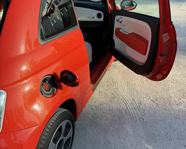 Оранжевый Фиат 500e, объемом двигателя 0 л и пробегом 61 тыс. км за 5200 $, фото 8 на Automoto.ua