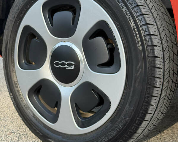 Оранжевый Фиат 500e, объемом двигателя 0 л и пробегом 61 тыс. км за 5200 $, фото 14 на Automoto.ua
