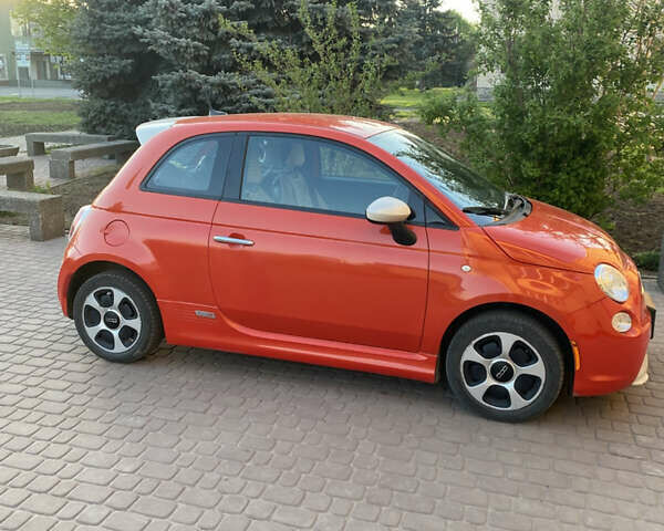 Оранжевый Фиат 500e, объемом двигателя 0 л и пробегом 71 тыс. км за 7800 $, фото 1 на Automoto.ua