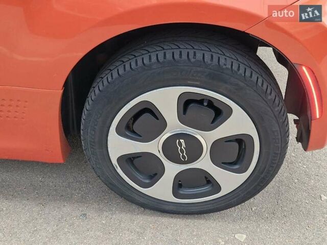 Оранжевый Фиат 500e, объемом двигателя 0 л и пробегом 130 тыс. км за 7900 $, фото 13 на Automoto.ua