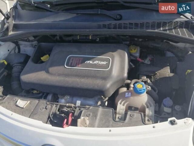 Білий Фіат 500L, об'ємом двигуна 1.37 л та пробігом 120 тис. км за 6999 $, фото 7 на Automoto.ua