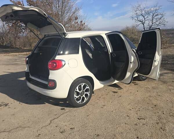 Белый Фиат 500L, объемом двигателя 1.37 л и пробегом 222 тыс. км за 7799 $, фото 4 на Automoto.ua