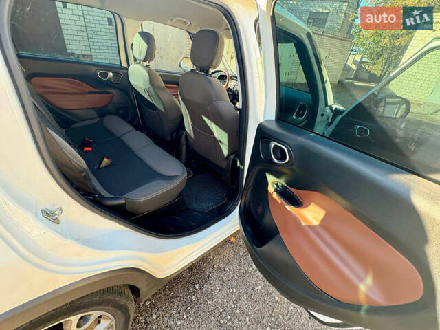 Белый Фиат 500L, объемом двигателя 1.37 л и пробегом 176 тыс. км за 8150 $, фото 9 на Automoto.ua
