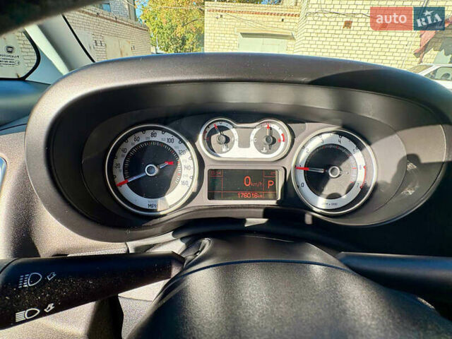 Белый Фиат 500L, объемом двигателя 1.37 л и пробегом 176 тыс. км за 8150 $, фото 16 на Automoto.ua