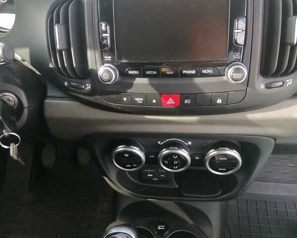 Білий Фіат 500L, об'ємом двигуна 1.37 л та пробігом 120 тис. км за 6999 $, фото 20 на Automoto.ua