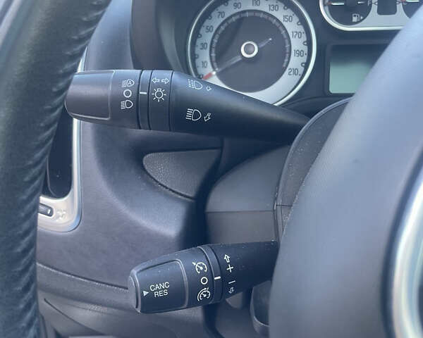 Белый Фиат 500L, объемом двигателя 1.2 л и пробегом 190 тыс. км за 8500 $, фото 5 на Automoto.ua