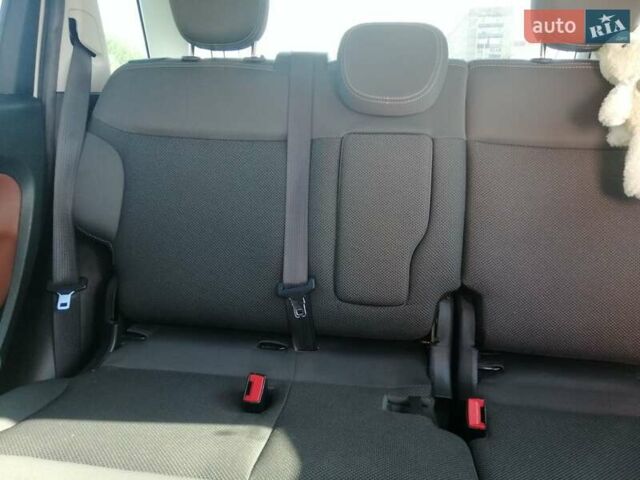 Білий Фіат 500L, об'ємом двигуна 1.37 л та пробігом 120 тис. км за 6999 $, фото 3 на Automoto.ua