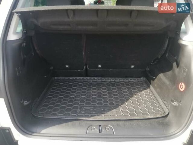 Білий Фіат 500L, об'ємом двигуна 1.37 л та пробігом 120 тис. км за 6999 $, фото 22 на Automoto.ua