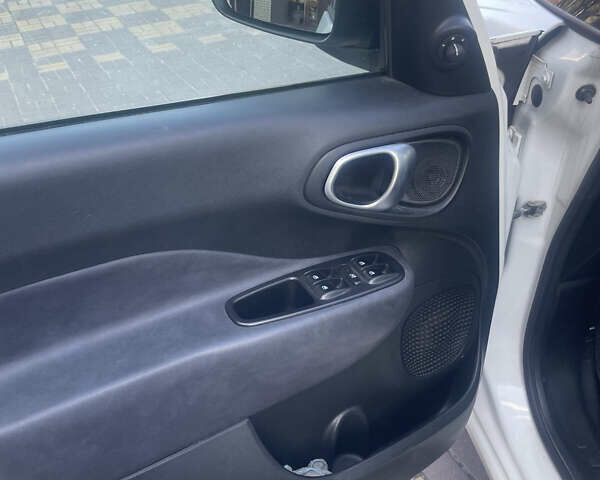 Белый Фиат 500L, объемом двигателя 1.2 л и пробегом 190 тыс. км за 8500 $, фото 8 на Automoto.ua