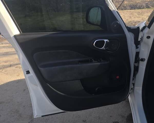 Белый Фиат 500L, объемом двигателя 1.37 л и пробегом 222 тыс. км за 7799 $, фото 13 на Automoto.ua