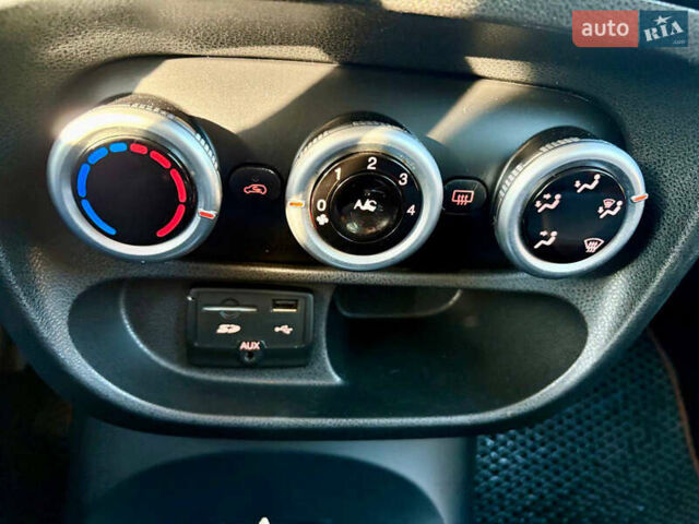 Белый Фиат 500L, объемом двигателя 1.37 л и пробегом 176 тыс. км за 8150 $, фото 15 на Automoto.ua