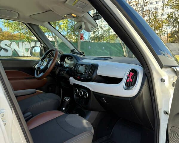 Белый Фиат 500L, объемом двигателя 1.3 л и пробегом 104 тыс. км за 9600 $, фото 59 на Automoto.ua