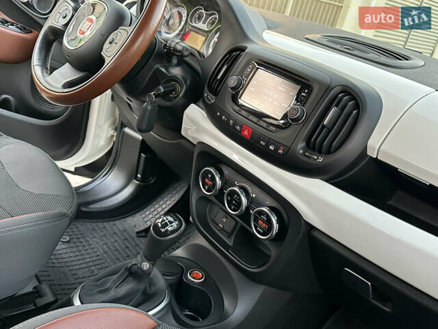 Белый Фиат 500L, объемом двигателя 1.3 л и пробегом 176 тыс. км за 8900 $, фото 37 на Automoto.ua