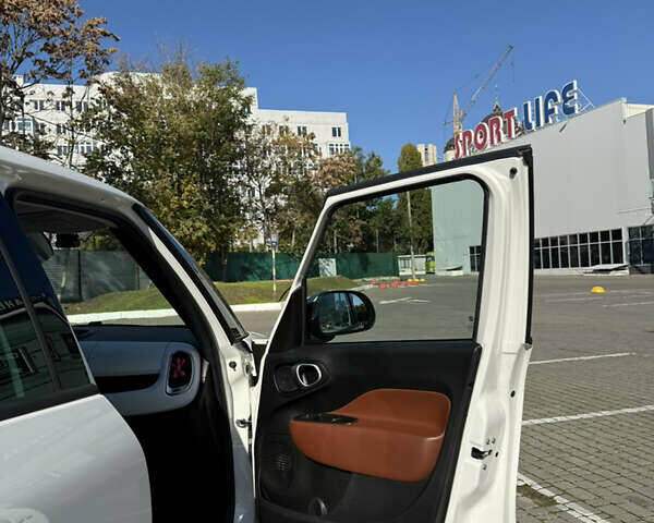 Белый Фиат 500L, объемом двигателя 1.3 л и пробегом 104 тыс. км за 9600 $, фото 40 на Automoto.ua