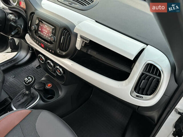 Белый Фиат 500L, объемом двигателя 1.3 л и пробегом 176 тыс. км за 8900 $, фото 68 на Automoto.ua