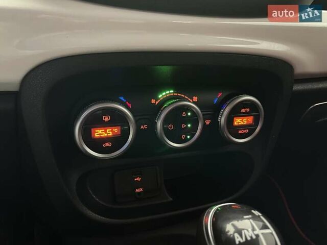 Белый Фиат 500L, объемом двигателя 1.2 л и пробегом 210 тыс. км за 8115 $, фото 15 на Automoto.ua