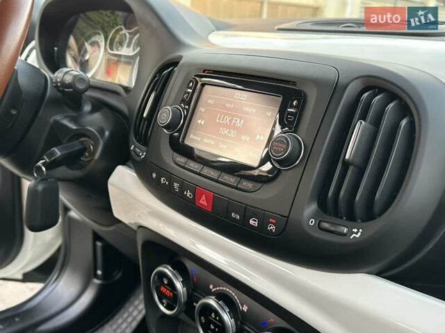 Белый Фиат 500L, объемом двигателя 1.3 л и пробегом 176 тыс. км за 8900 $, фото 41 на Automoto.ua
