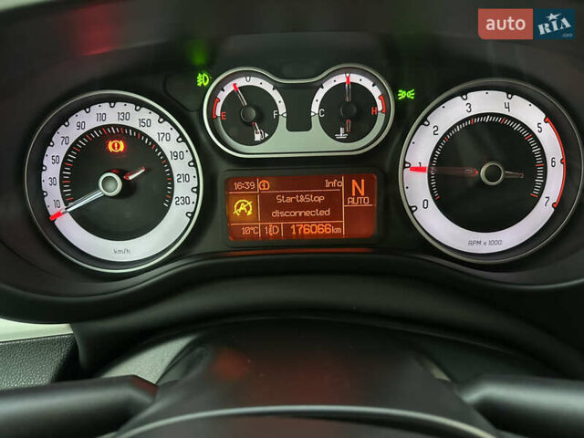 Белый Фиат 500L, объемом двигателя 1.3 л и пробегом 176 тыс. км за 8900 $, фото 73 на Automoto.ua